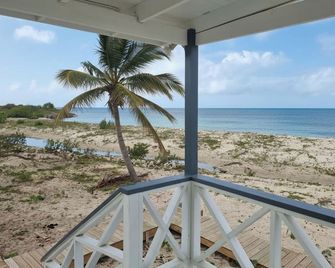 Charming 1-Bed Cottage in Codrington - Codrington - Balcón