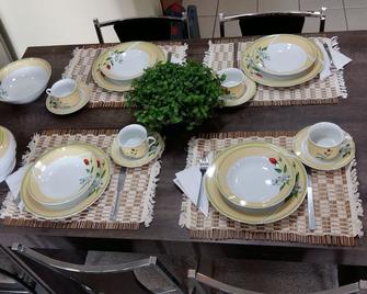 Good Apt 2 Bedrooms, 2 Garages, 2 Tvs, Elevator, Front Flamboyant Park - Goiânia - Comedor