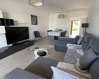 Appart Quality New 2 Pools, Close to Beach with Air Conditioning and Wi-Fi - Albufeira - Living room