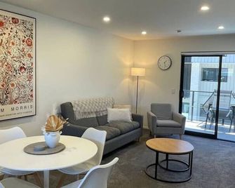 Chic Auckland Getaway - أوكلاند - غرفة معيشة