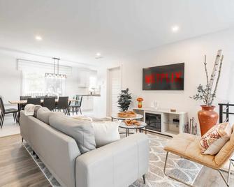 Vue Sur Lac, Spa, Billard, Wifi 500 Mbit - Rawdon - Living room