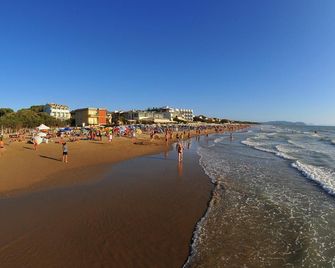 Hotel Aurora - San Vincenzo - Strand