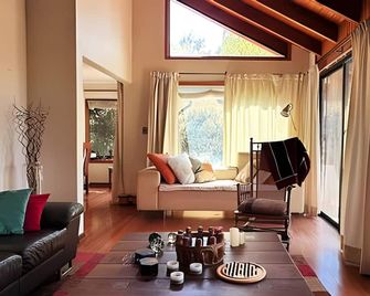 Oceana Suites - Laguna Aculeo - Paine - Sala de estar