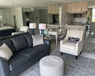 Awesome Cozy Studio Next To Hotel Del - Coronado - Living room