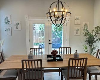 Stylish Vintage Home - City Park/Rino - Denver - Comedor