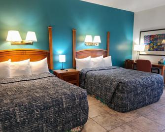 Ivey House Hotel - Queen Room - Everglades City - Bedroom