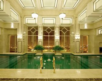 Eldora Hotel - היו - בריכה