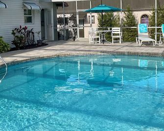 Waterfront 3 bedroom Pool home in Floral City- Serene & Private - Floral City - Piscina