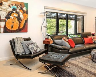 Lovett - Mittagong - Living room