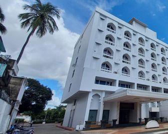 Hotel Akbari Continental - Cuttack - Building