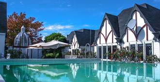 Camelot Motor Lodge - Christchurch - Bể bơi