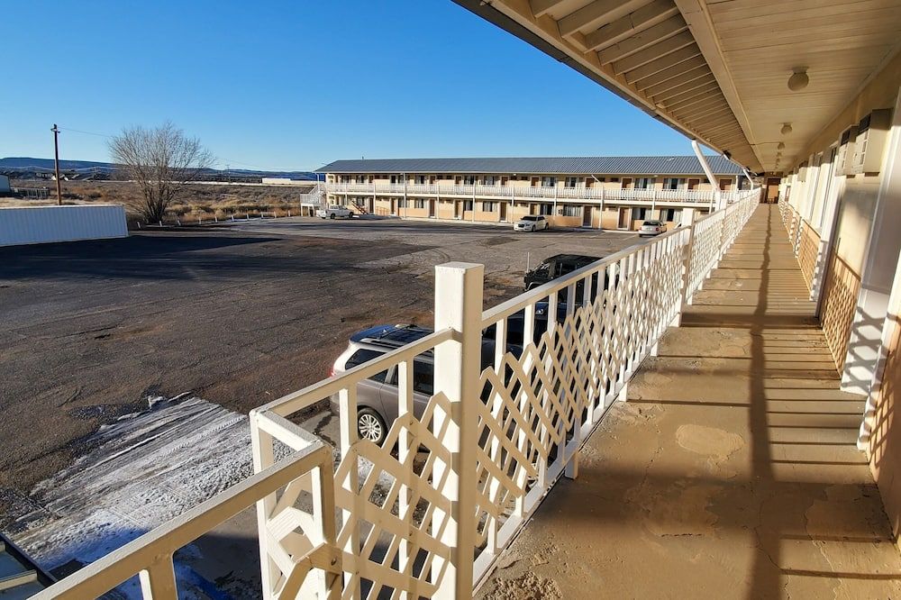 بدجت إن - غالوب - شرفة