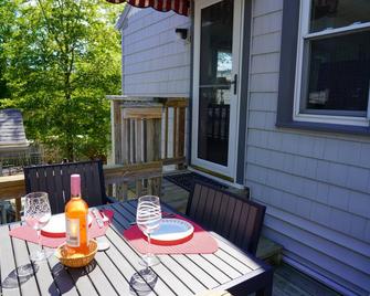 Casa Junior | Private Downtown Rehoboth Apartment just 1 block to the beach! - Rehoboth Beach - Patio
