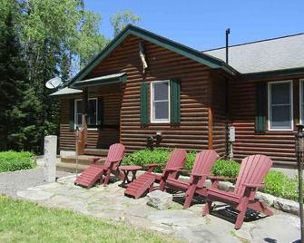 North Country Retreat Direct Access To Atv And Snowmobile Trails - Pittsburg - Patio