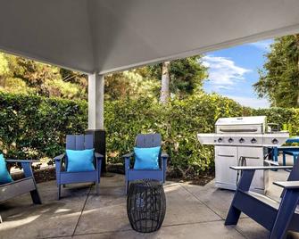 Affordable Stay with Full Kitchen, Private Parking, Pets are Welcome! - Lake Forest - Terasa
