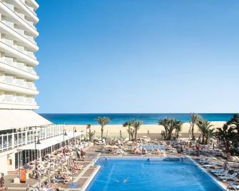 Hotel Riu Oliva Beach Resort - Corralejo - Piscina