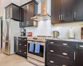 Sandy beach house property in Ottawa Valley - Fort-Coulonge - Kitchen