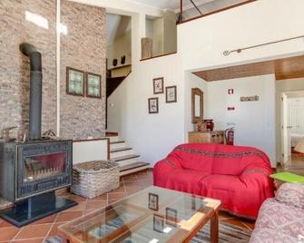 Casa Bolacha - Colares - Huiskamer