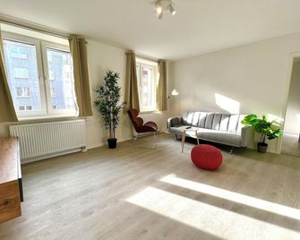 Favorite Stays - Suite And More - 10 Min zur Messe - Düsseldorf - Sala de estar