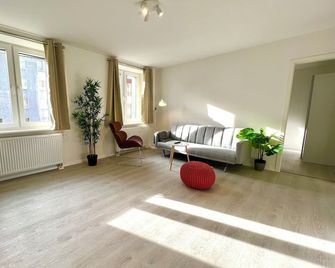 Favorite Stays - Suite And More - 10 Min zur Messe - Düsseldorf - Soggiorno