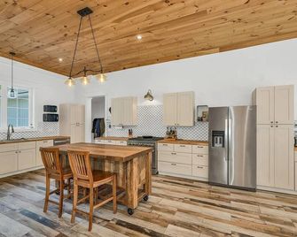 Charming 3-bedroom Farmhouse in the Seacoast - Lebanon - Cocina
