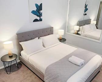 City Center - Comfortable 2-Bedroom Apartment - Armidale - Bedroom