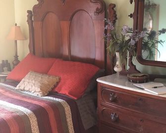 2nd floor guest room with attached bath - Milford