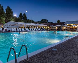 hu Venezia Camping in Town - Venecia - Piscina