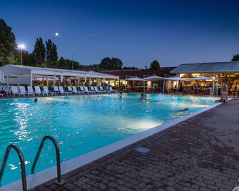 hu Venezia Camping in Town - Venice - Pool