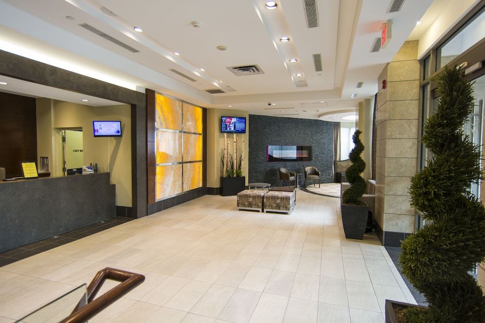 Maplewood Suites - Square One - Mississauga - Lobby