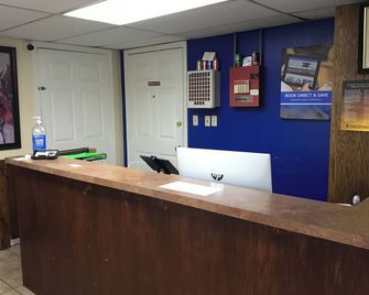 Motel 6 Ozark Ar - Ozark - Front desk
