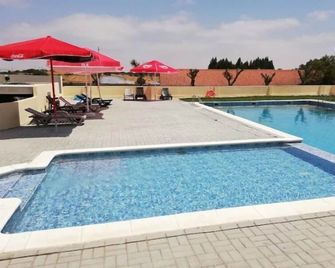 Nefama Blue Pensão Apt5 - Ourique - Pool