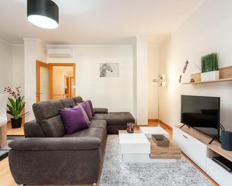 2-Bedroom Luxury Apartment with Rooftop Pool, Village Marina, Olhão - Olhão - Salon