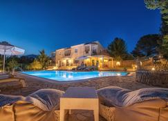 Luxury Villa With Private Pool Near To The Beach - Dassia - Pool