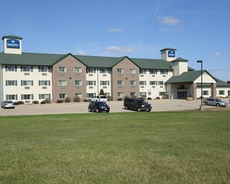 Boarders Inn & Suites By Cobblestone Hotels - Shawano - Shawano - Building