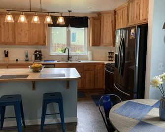 Cozy coastal home near ocean beaches, hiking, and more! - Port Orford - Cocina