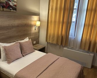 فندق بريزريني - بريزرن - غرفة نوم