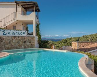 Elegant Residence Ea Bianca 2 Bedroom with Sea View - Extra Bed available - Cala di Volpe - Uima-allas