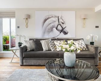 Luxury 3 Bedrooms Apartment in Central London - London - Living room