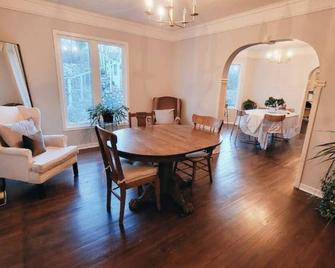 Groups of 6-16 at Manitou Beach - Watrous - Comedor