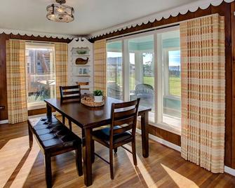 Estuary Cottage - Seaside - Dining room