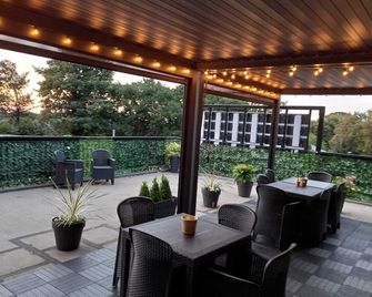 Hotel Tia - Liverpool - Patio