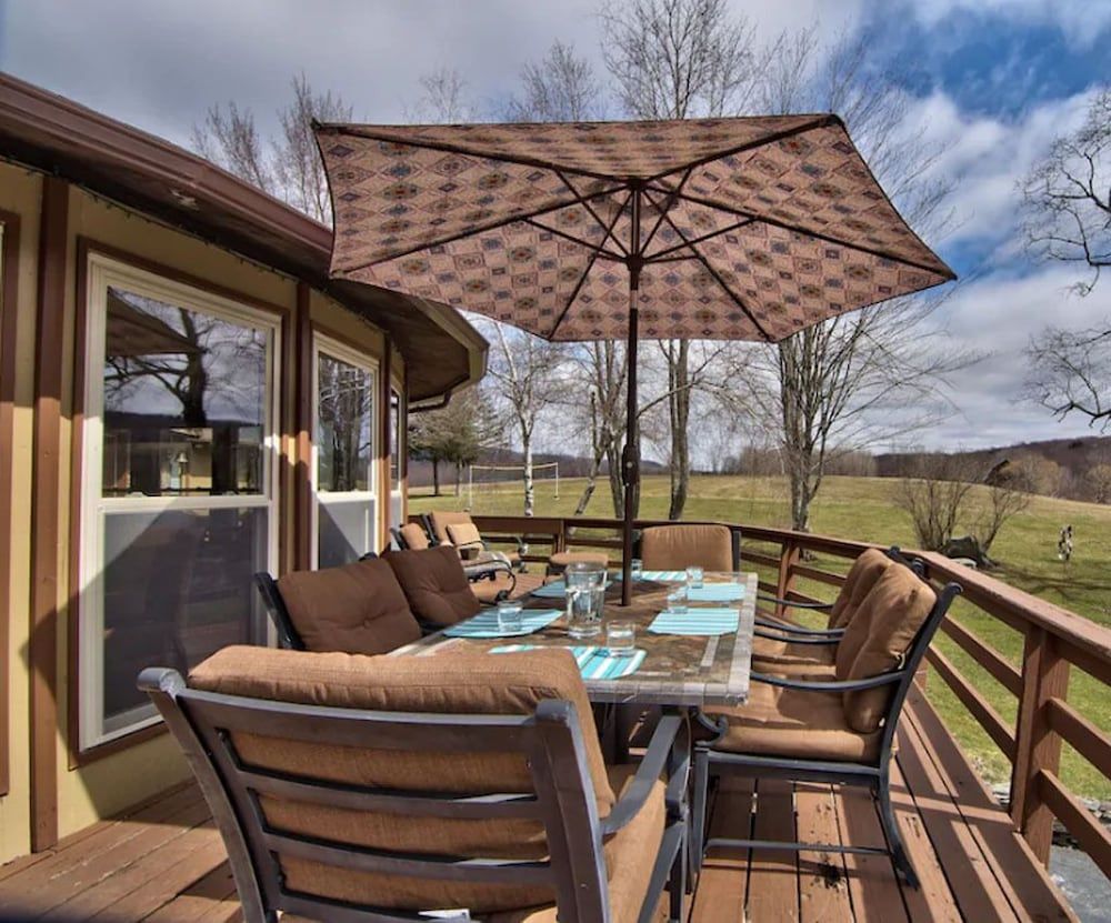 Beautiful & unique mountain lodge, up to 16 guests!