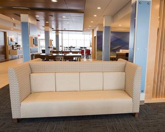 Holiday Inn Express & Suites Marietta By IHG - Marietta - Lounge