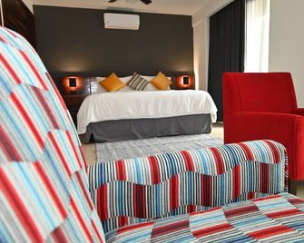 King Bed Studio w/ Rooftop Pool in Vibrant Zona Romántica! - Puerto Vallarta - Schlafzimmer