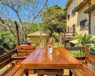 إستريلامار فيرادورا بوسادا، ريستورانت آند سبا - بوزيوس - شرفة مرصوفة