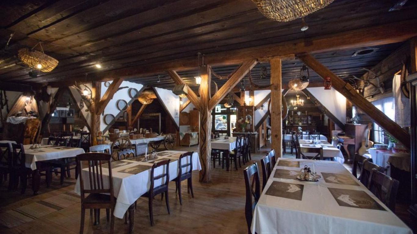 고스포다 포트 차르님 라베지엠