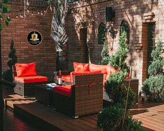 Medieval Castle Hôtel - McAllen - Patio