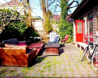 St Kilda East backpackers' hostel - מלבורן - פטיו