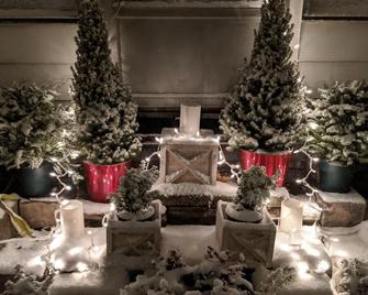 Family-Friendly 5-Star Rated 19th Century Restored Mansion - Painesville